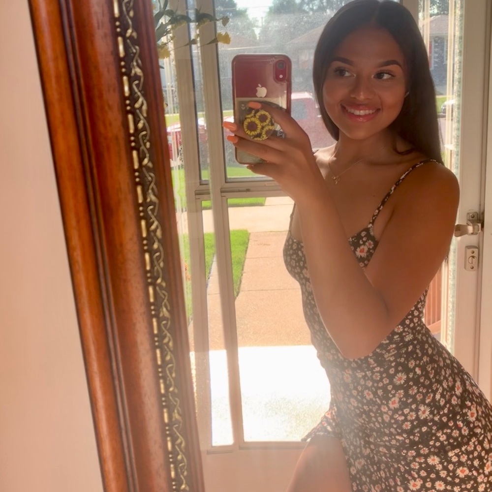 Meet your Posher, Mireya